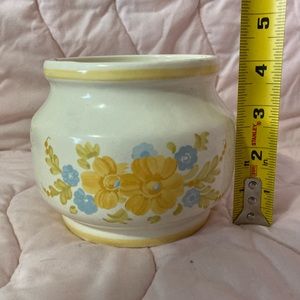 Vintage ceramic pot/ planter/ vase. USA 1981